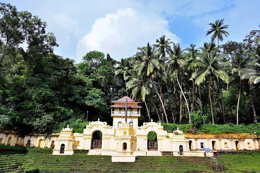 Shri Lakshmi Narasimha Temple, Veling